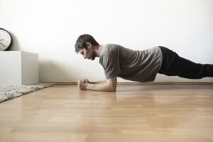 aumentare massa muscolare a casa senza attrezzi